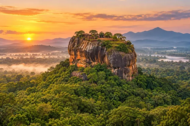 Pinnawala – Tour Crown